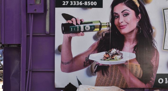 Mais de 116 milhões de brasileiros não têm comida suficiente ou passam fome, enquanto o país ganha 11 novos bilionários na lista da Forbes