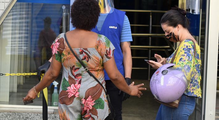Unidades bancárias vão funcionar das 8h às 12 horas para resgate em dinheiro dos benefícios. Veja quem poderá receber os valores