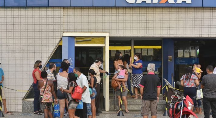 Atendimento dos serviços essenciais será mantido de segunda a sexta. Na próxima terça-feira, começa o pagamento da quinta parcela aos beneficiários do Bolsa Família com NIS final 1