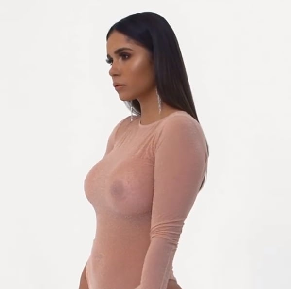 A ex-BBB Gizelly Bicalho em ensaio sensual