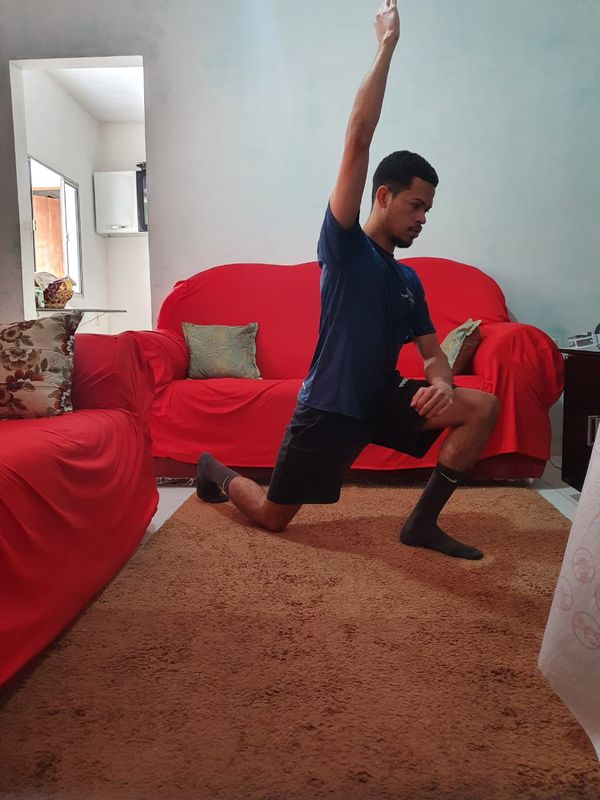 Alexandre Oliveira ensina o exercício mobilidade espartano