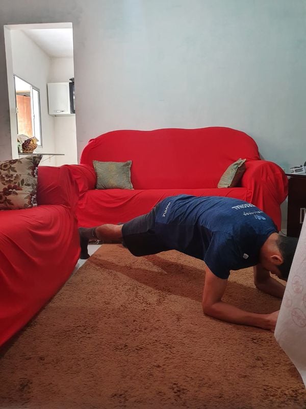 Alexandre Oliveira ensina prancha vertebral