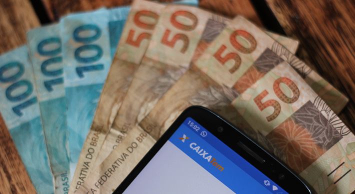São 1,6 milhão de beneficiários do Bolsa Família, que recebem a 6a parcela, mais 3,8 milhões de informais, desempregados e MEIs nascidos em julho que estão no segundo ciclo de pagamentos