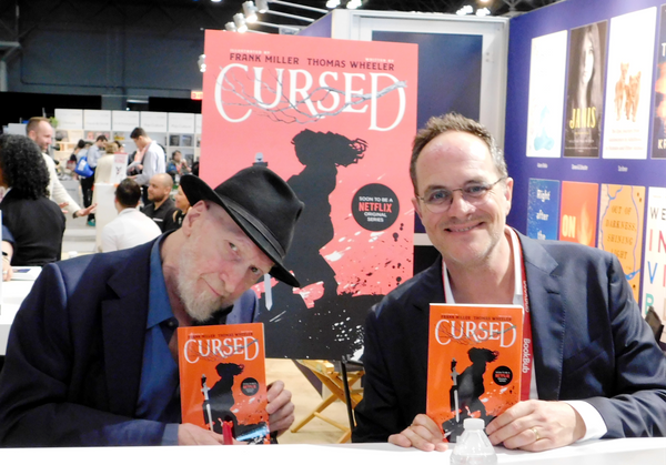 Frank Miller e Tom Wheeler no lançamento do livro de "Cursed"