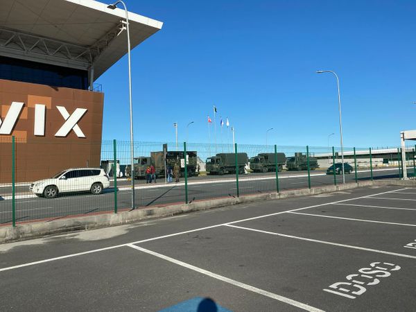 Caminhões do Exército chegando no Aeroporto de Vitória neste sábado para desinfecção por Foto do internauta: Cristiano Arndt