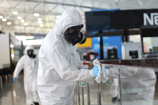 Militares do Exército fizeram desinfecção no Aeroporto de Vitória neste sábado  por Divulgação/ASeB
