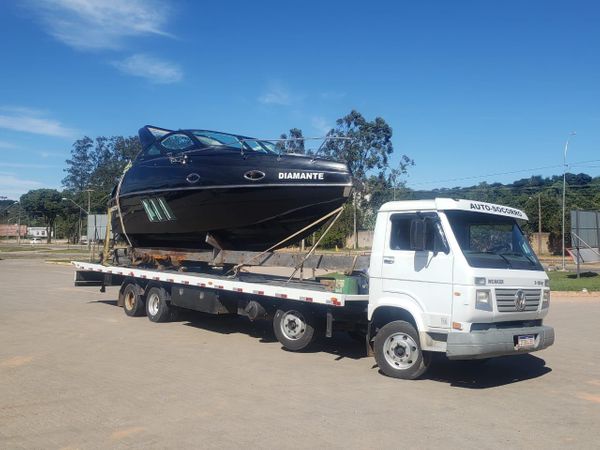 Lancha envolvida em acidente na baía de Vitória, no dia 25