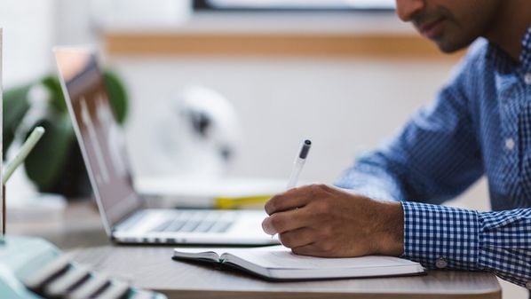 Inscrições podem ser feitas até o dia 26 de fevereiro em 20 cursos do programa QualificarES, na modalidade de ensino a distância