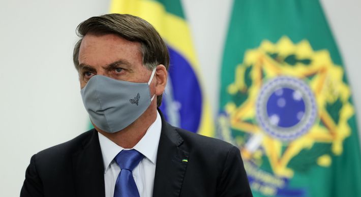 Rede que representa mais de um milhão de trabalhadores da saúde no Brasil acusa o mandatário de 'falhas graves e mortais' no combate à pandemia do coronavírus
