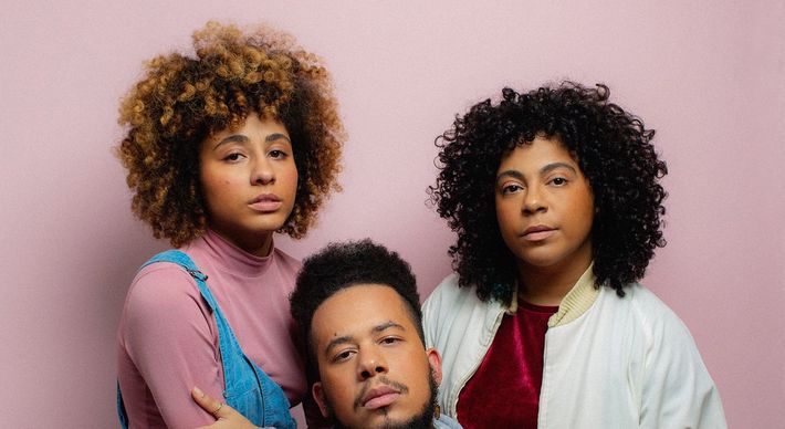 A programação também contará com a pocket show da cantora Wanda Sá e apresentações de teatro online
