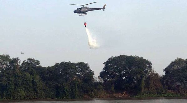 Aeronaves do Exército e da FAB reforçam o combate aos incêndios que atingem a região de Corumbá, no Pantanal do Mato Grosso do Sul