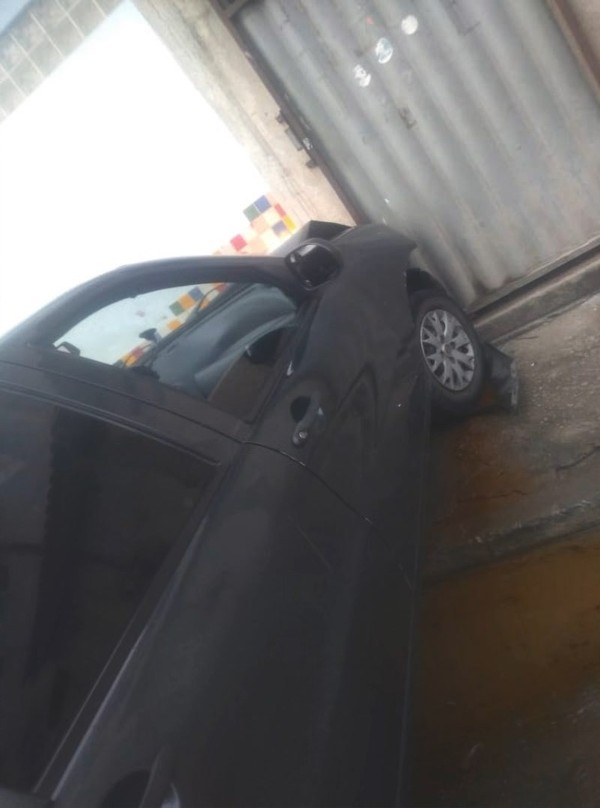 Um motorista de aplicativo foi arrastado pelo veículo durante assalto em Vitória