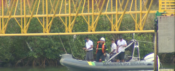 Veja local onde a lancha colidiu na Baía de Vitória