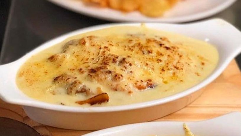 Lasanha de carne de panela servida no restaurante Daju Bistrô, Mata da Praia, Vitória