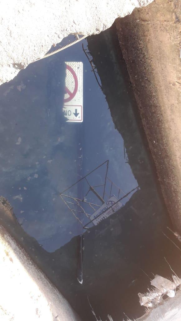 Placas vandalizadas no bairro Jardim América, em Cariacica