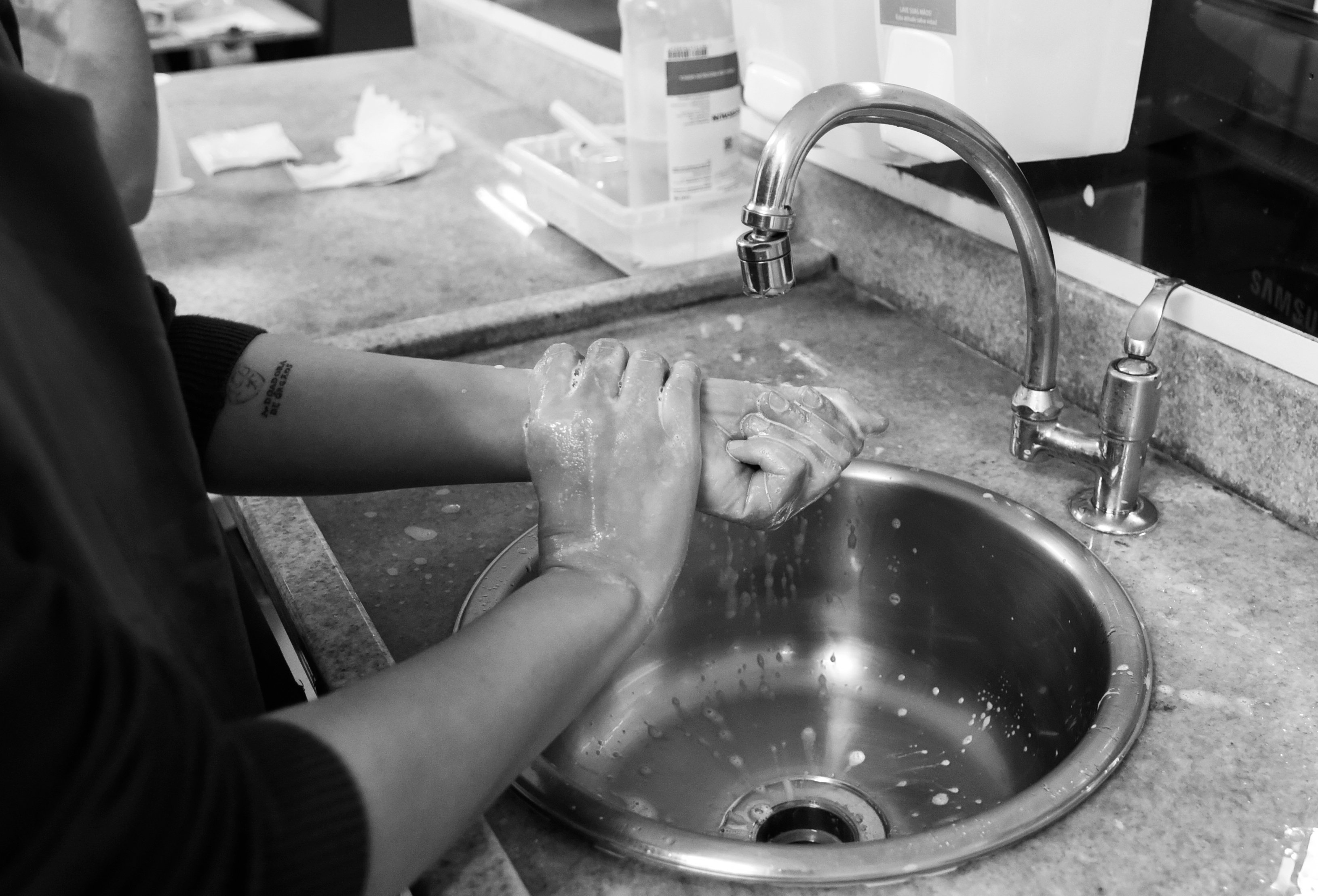 A higienização das mãos é um rotina obrigatória nas UTIs