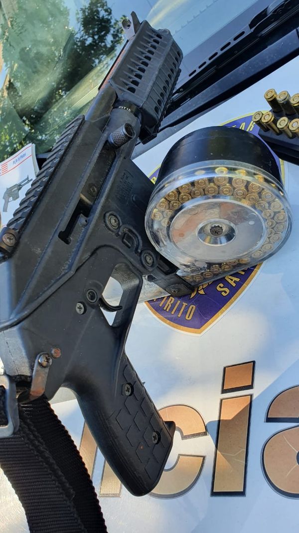 A Polícia Militar apreendeu duas armas de fabricação dos EUA em Guarapari nesta quarta-feira (29)