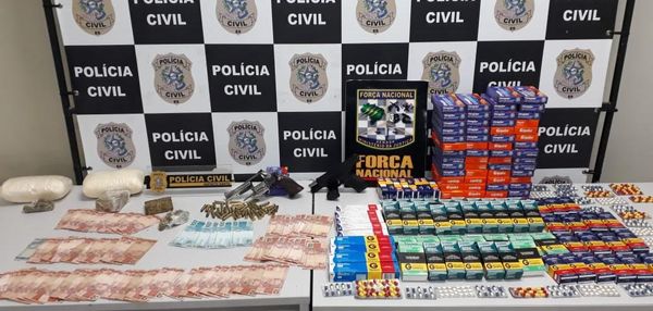 Drogas, medicamentos e armas de fogo foram apreendidas com suspeitos