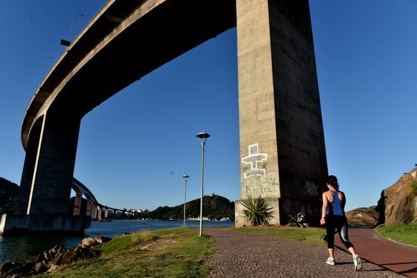 Início do dia com atividades físicas nesta quarta-feira, (29) na Enseada do Suá, em Vitória