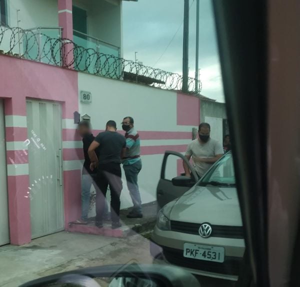 Polícia Civil prende na Bahia jovem suspeito de tentar matar o padrasto em Linhares