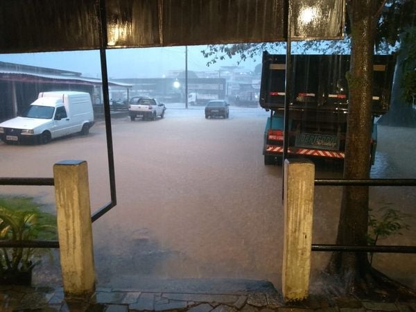 Chuva causa alagamentos em Iconha, no Sul do Estado, nesta quinta-feira (30)