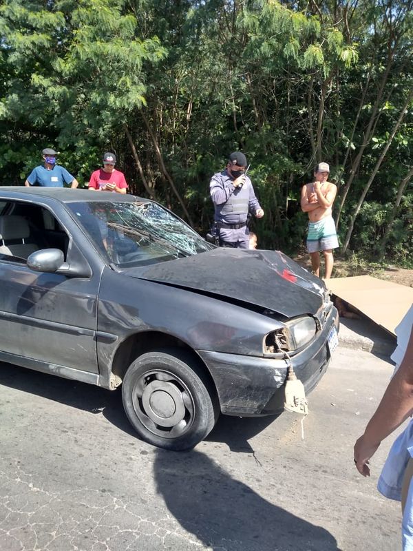 Veículo dirigido por Gilmar ficou com a frente bastante danificada após o atropelamento por Telespectador | A Gazeta