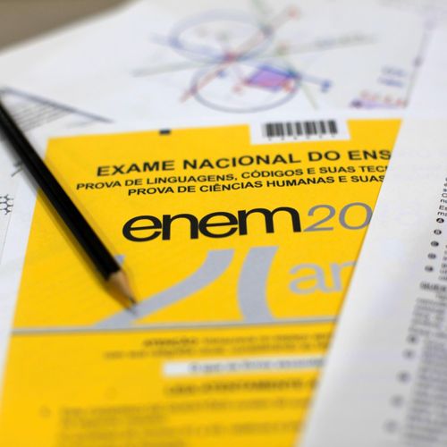O presidente Jair Bolsonaro vetou trechos da Medida Provisória (MP/934), que tornava a nota do Enem 2020 obrigatória. A medida foi tomada em razão da pandemia do coronavírus