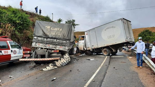 Ocupantes de outro veículo foram encaminhados para o hospital  por Corpo de Bombeiros ES