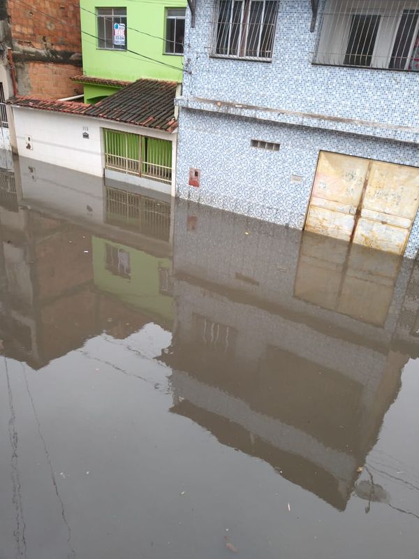 Aribiri, em Vila Velha, registra alagamento após fortes chuvas por Internauta