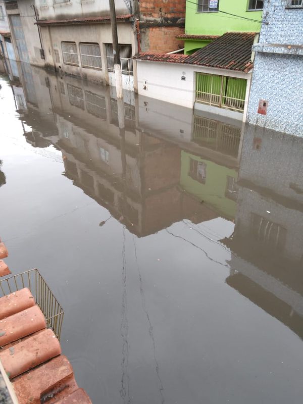 Aribiri, em Vila Velha, registra alagamento após fortes chuvas por Internauta