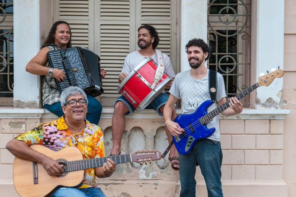 Cecitonio Coelho (Violão); Saulo Santos (Percussão) , Guga Lopes (Sanfona) e Alexandre Barbatto
