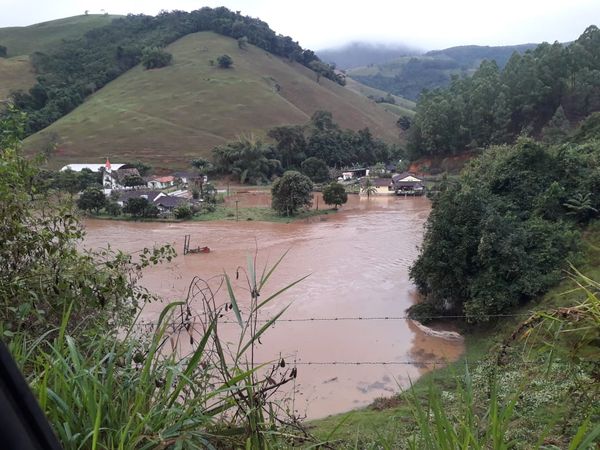 Comunidades do interior de Rio Novo do Sul ficam ilhadas