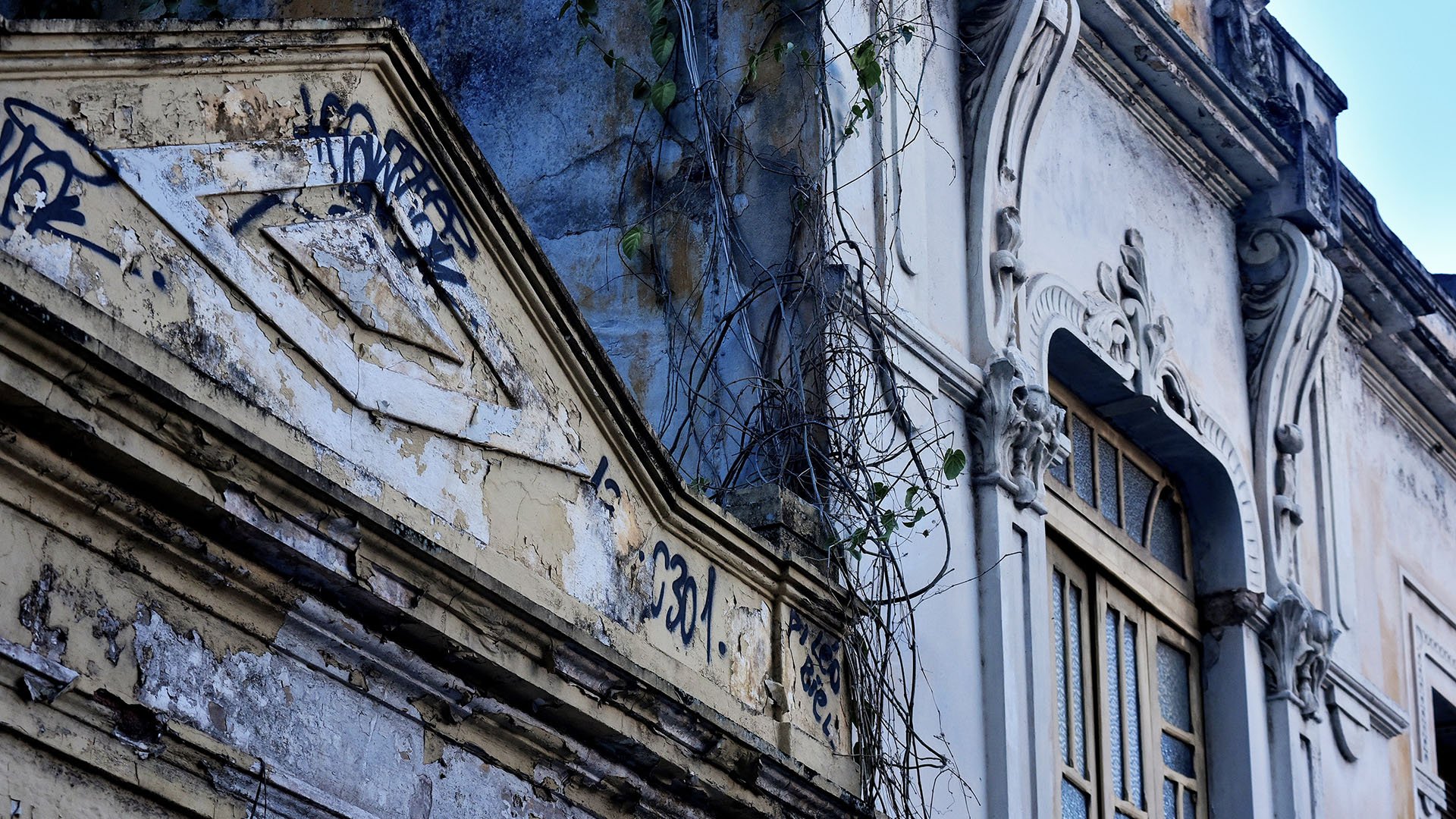 História Abandonada - Ensaio fotográfico com foco nos detalhes da arquitetura de época, ação do tempo e o descaso com alguns prédios no Centro Histórico de Vitória