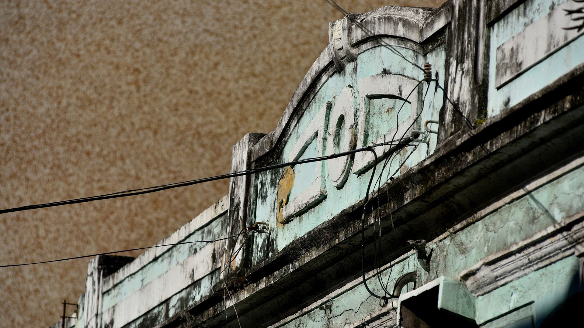 História Abandonada - Ensaio fotográfico com foco nos detalhes da arquitetura de época, ação do tempo e o descaso com alguns prédios no Centro Histórico de Vitória