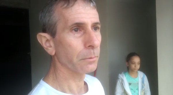 O marceneiro Evaldo Lovatti teve a casa invadida pela água em Iconha