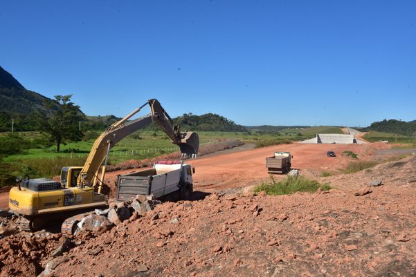 Obras do contorno do Mestre Álvaro. A nova estrada irá ligar o Km 249 ao Km 275 da BR 101 passando por fora da zona urbana do município da Serra. 