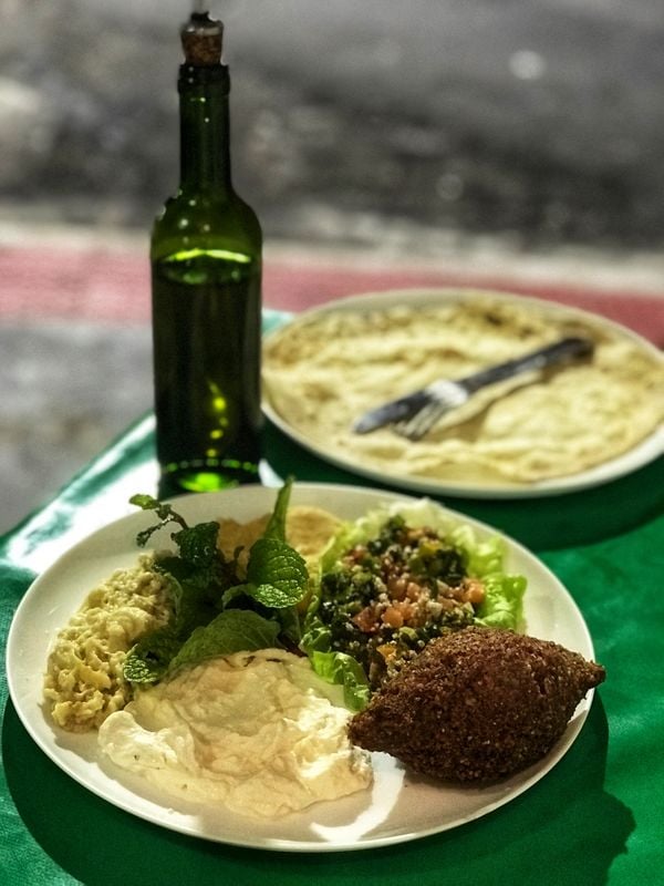 Pastas, tabule e quibe do bar Al Jazira, no Centro de Vitória