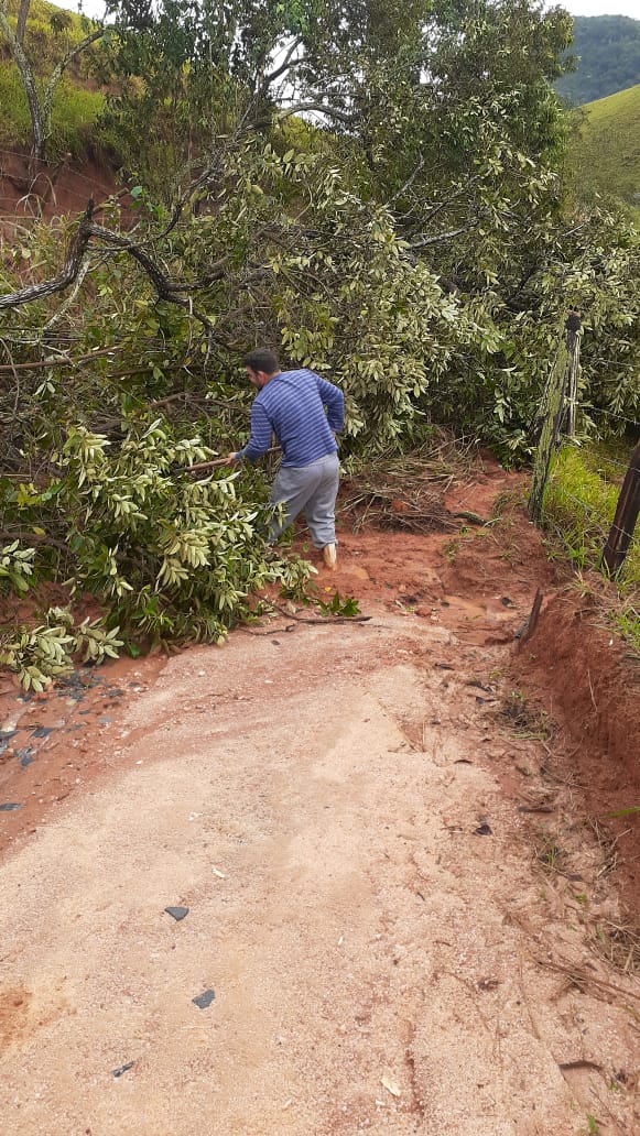 Estradas do interior de Rio Novo do Sul foram desobstruídas