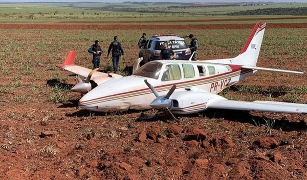 Avião interceptado pela FAB por levar cocaína em seu interior fez pouso em fazenda no MS