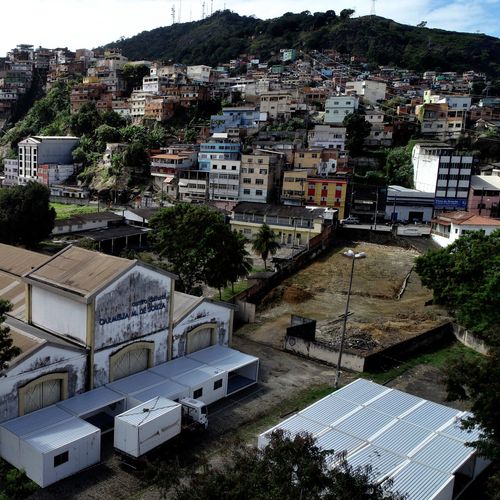 Alvo de disputa, Centro Cultural Carmélia está abandonado e destruído
