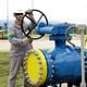 Homem opera sistema de gasoduto da Petrobras