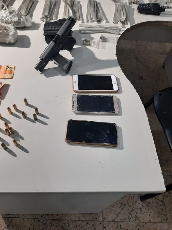 A PM também realizou uma operação em São Benedito, em Vitória, sexta segunda