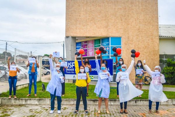 Curada da Covid-19, técnica de enfermagem da Prefeitura volta ao trabalho em Linhares