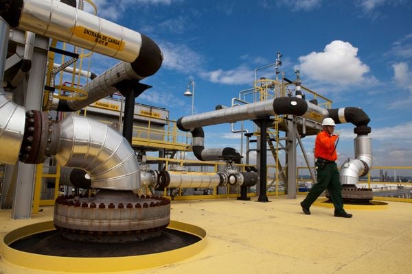 Refinarias da Petrobras já produzem nova gasolina brasileira