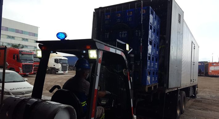 O total da carga soma R$ 81 mil; o veículo saiu de Sergipe e estava transportando as bebidas para a Grande Vitória, mas foi abordado na BR 101, em Linhares