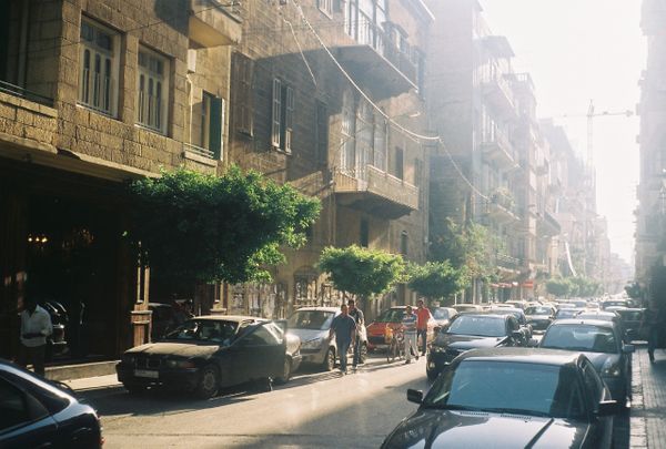 Vitor guarda com carinho as fotos tiradas em Beirut, próximo ao local onde houve a explosão