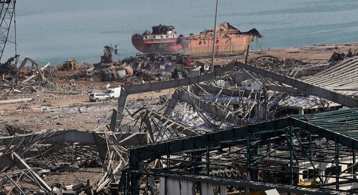 O ex-presidente chefia a missão que busca ajudar o país a se recuperar da mega explosão que destruiu Beirute na última terça-feira (04)