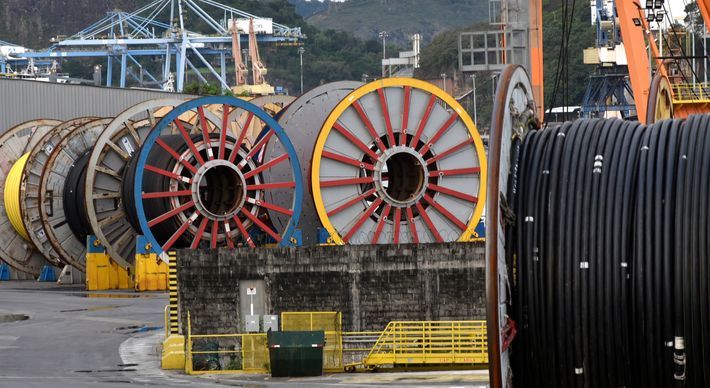 Controladora da Flexibrás anunciou, nesta quarta-feira (5), que vai encerrar a fabricação de tubos flexíveis em sua planta no Porto de Vitória, em dezembro deste ano