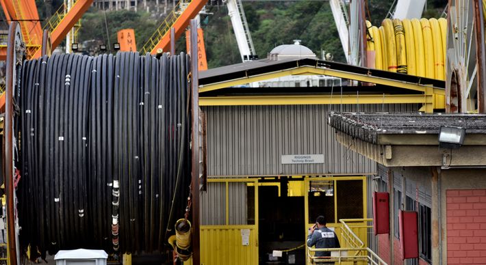 A multinacional tem mais de mil funcionários, que podem ser demitidos nos próximos meses por conta da interrupção da produção de tubos flexíveis no Estado.