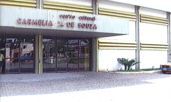 Entrada do Teatro Carmélia, em 1992 por Reprodução/TV Gazeta